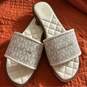 NWOT Michael Kors Slide Sandals. Size 8